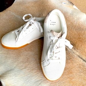 White Sneakers size 6